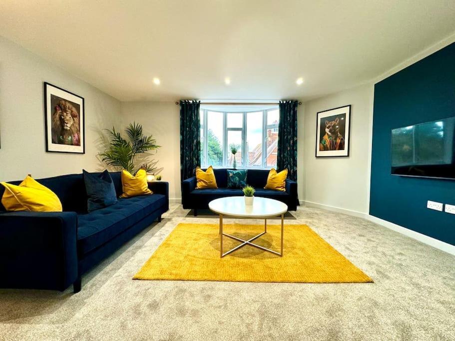 Massive 3 Bedroom - Ground Floor - Near The Beach! บอร์นมัธ ภายนอก รูปภาพ