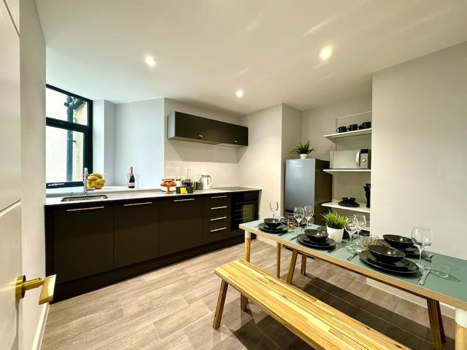 Massive 3 Bedroom - Ground Floor - Near The Beach! บอร์นมัธ ภายนอก รูปภาพ
