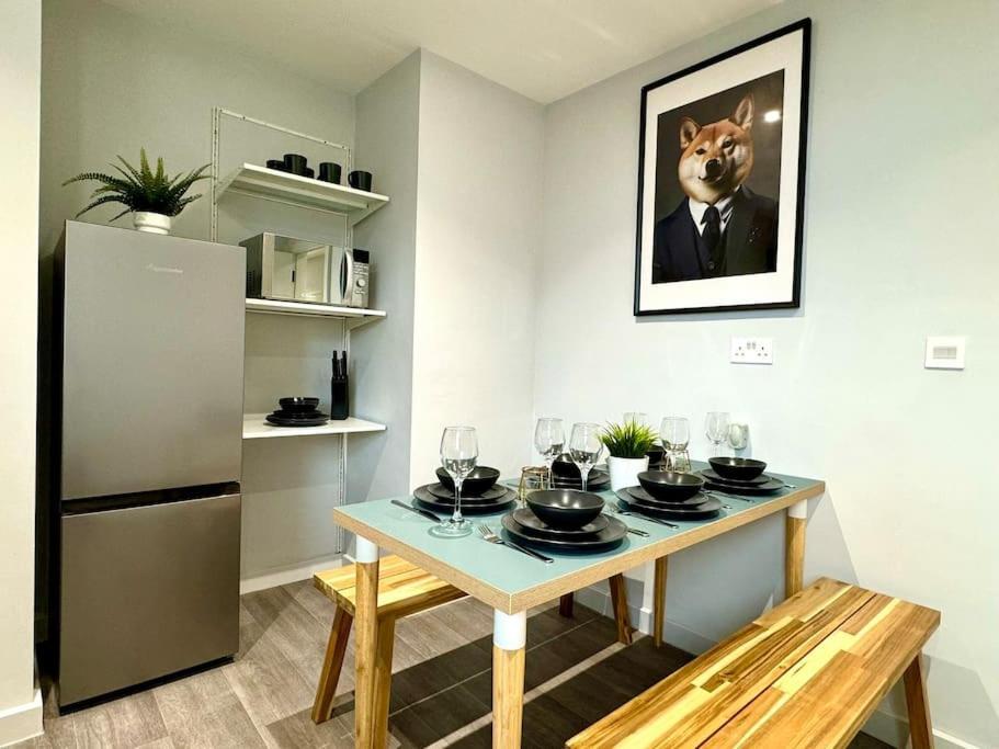 Massive 3 Bedroom - Ground Floor - Near The Beach! บอร์นมัธ ภายนอก รูปภาพ