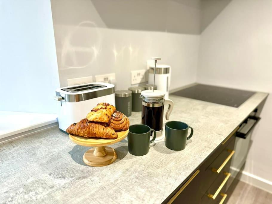 Massive 3 Bedroom - Ground Floor - Near The Beach! บอร์นมัธ ภายนอก รูปภาพ